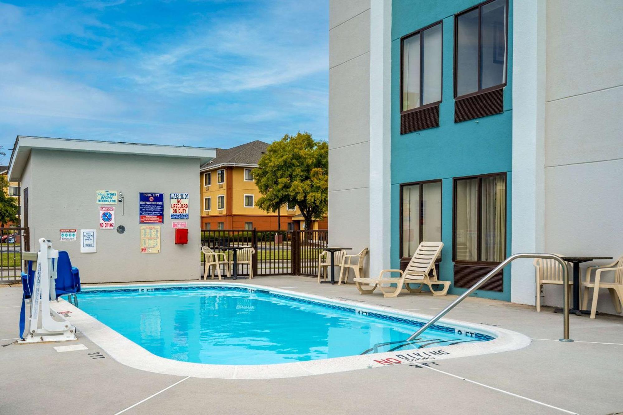 Quality Inn Jacksonville Near Camp Lejeune מראה חיצוני תמונה